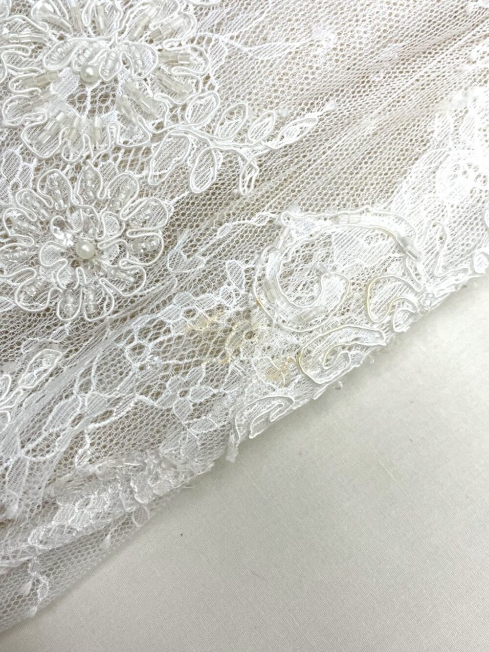 Ines Di Santo spaghetti strap lace sheath wedding gown - Picture 13 of 13